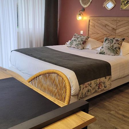 Logis Hotel La Croix Du Sud Le Tour-du-Parc 외부 사진