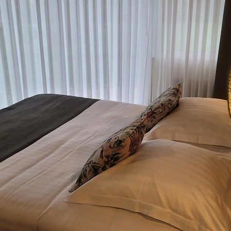 Logis Hotel La Croix Du Sud Le Tour-du-Parc 외부 사진