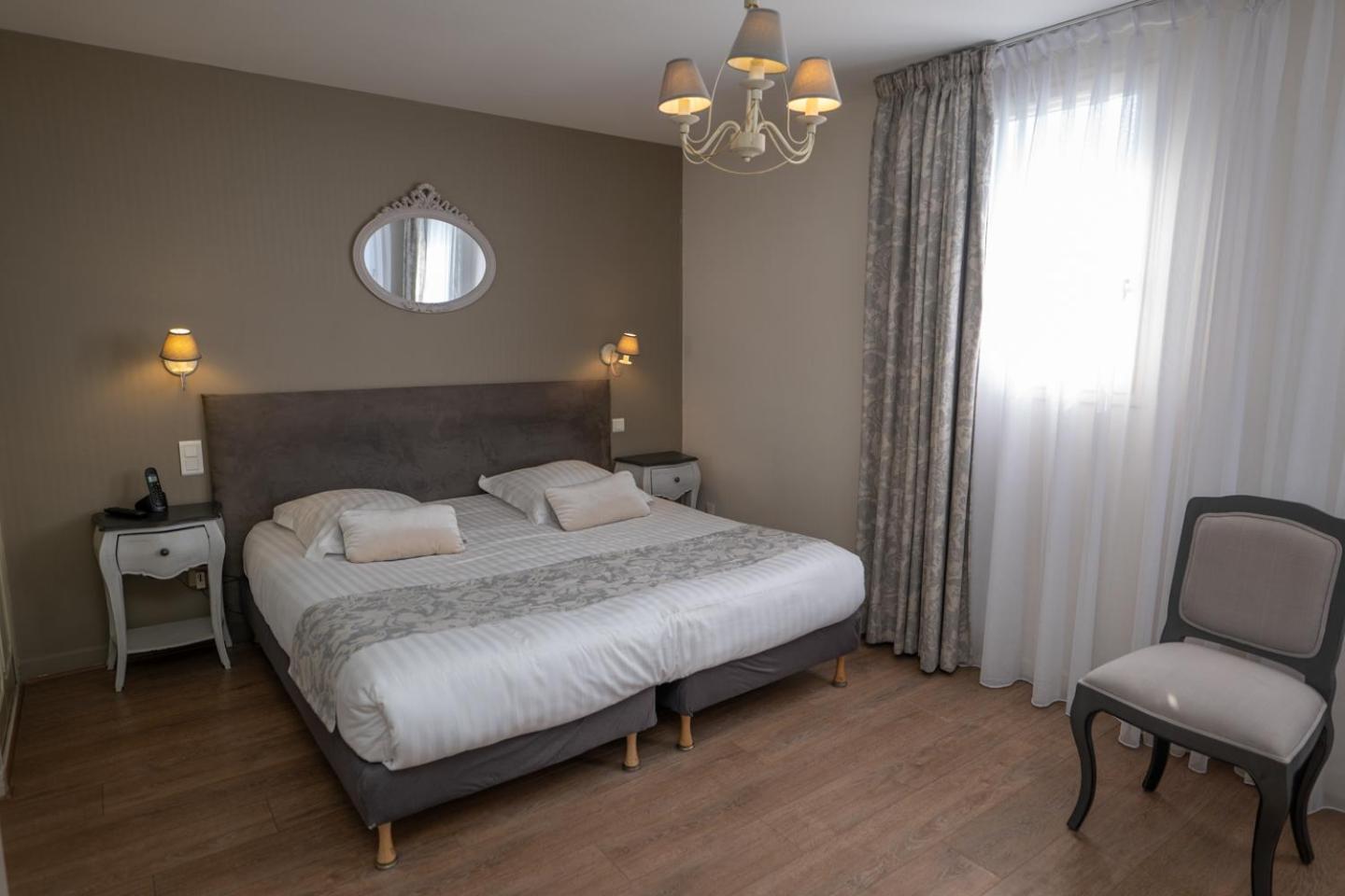 Logis Hotel La Croix Du Sud Le Tour-du-Parc 외부 사진