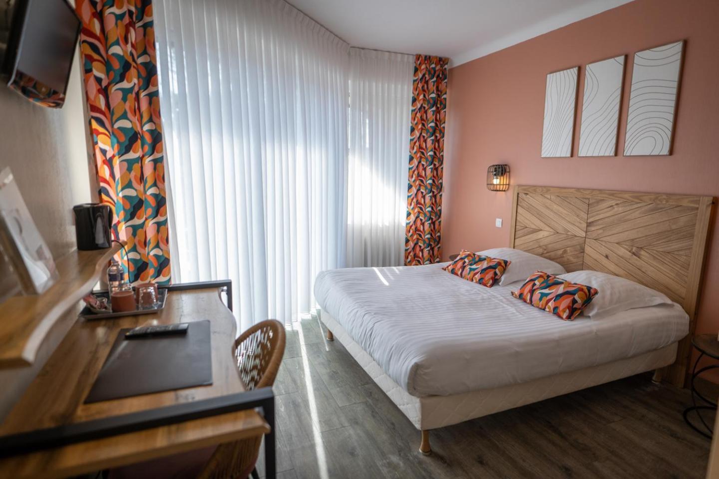 Logis Hotel La Croix Du Sud Le Tour-du-Parc 외부 사진