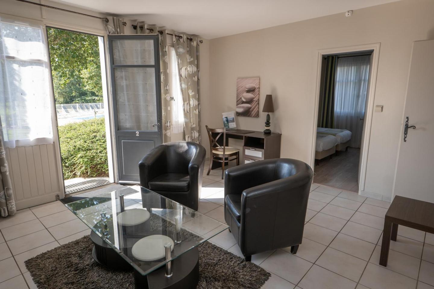Logis Hotel La Croix Du Sud Le Tour-du-Parc 외부 사진