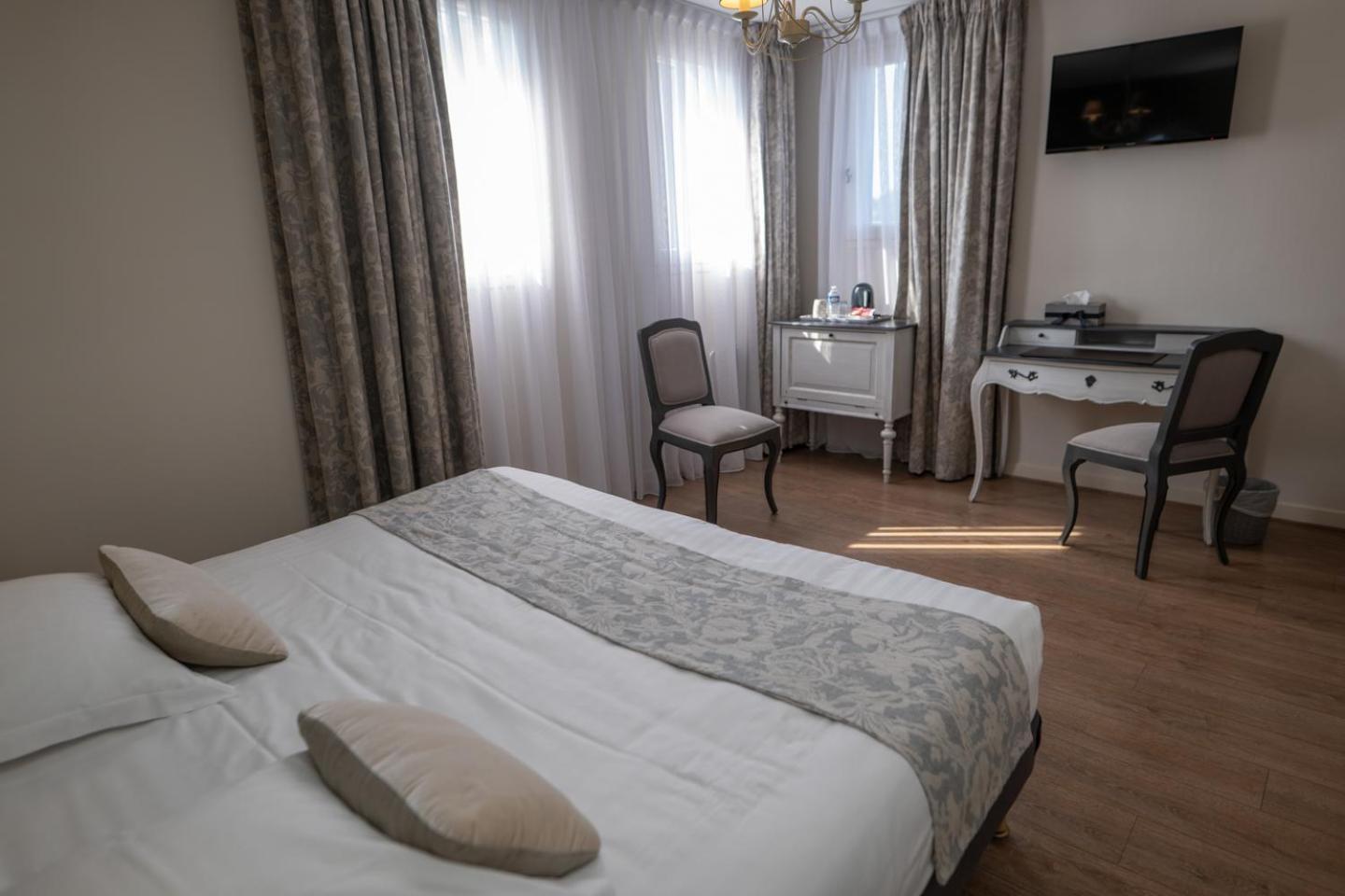 Logis Hotel La Croix Du Sud Le Tour-du-Parc 외부 사진