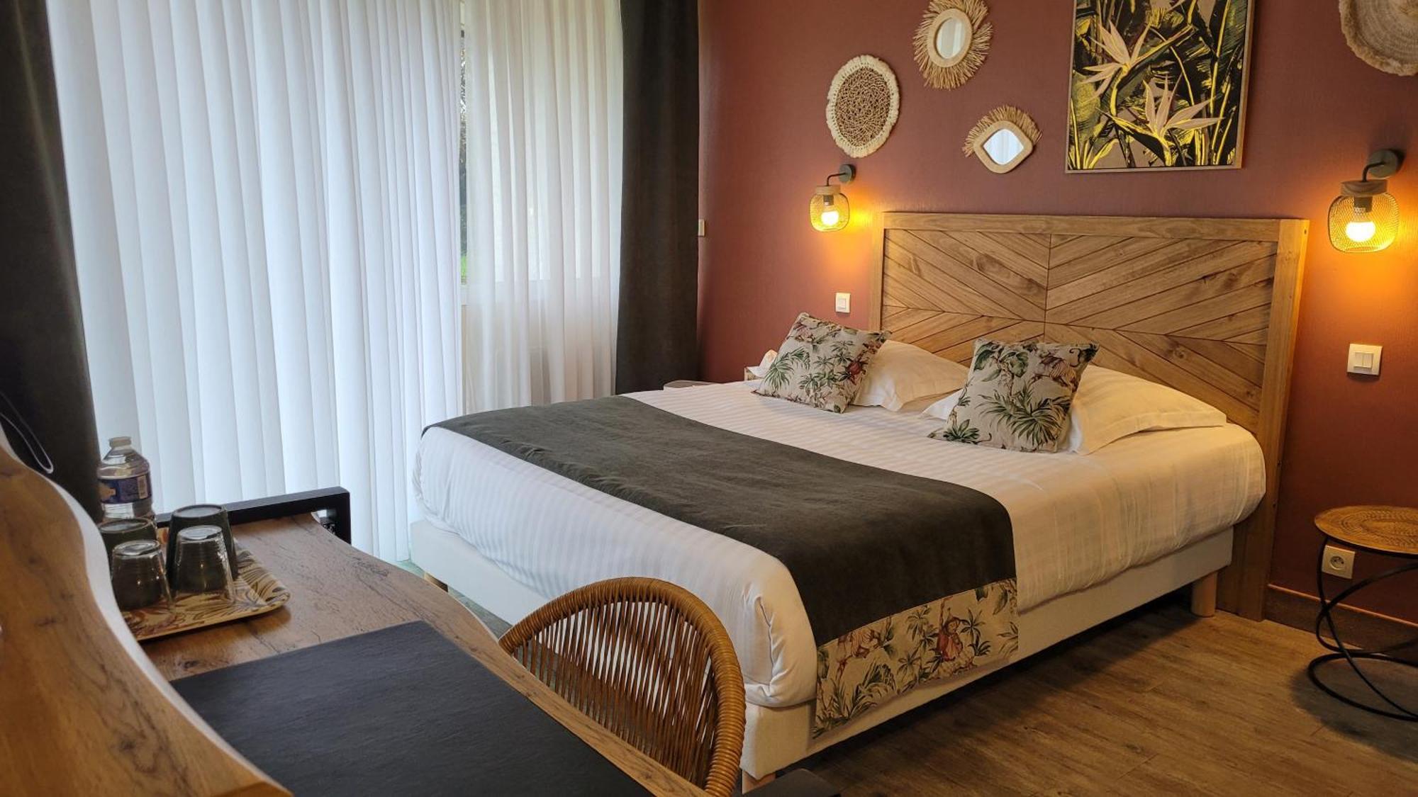 Logis Hotel La Croix Du Sud Le Tour-du-Parc 외부 사진